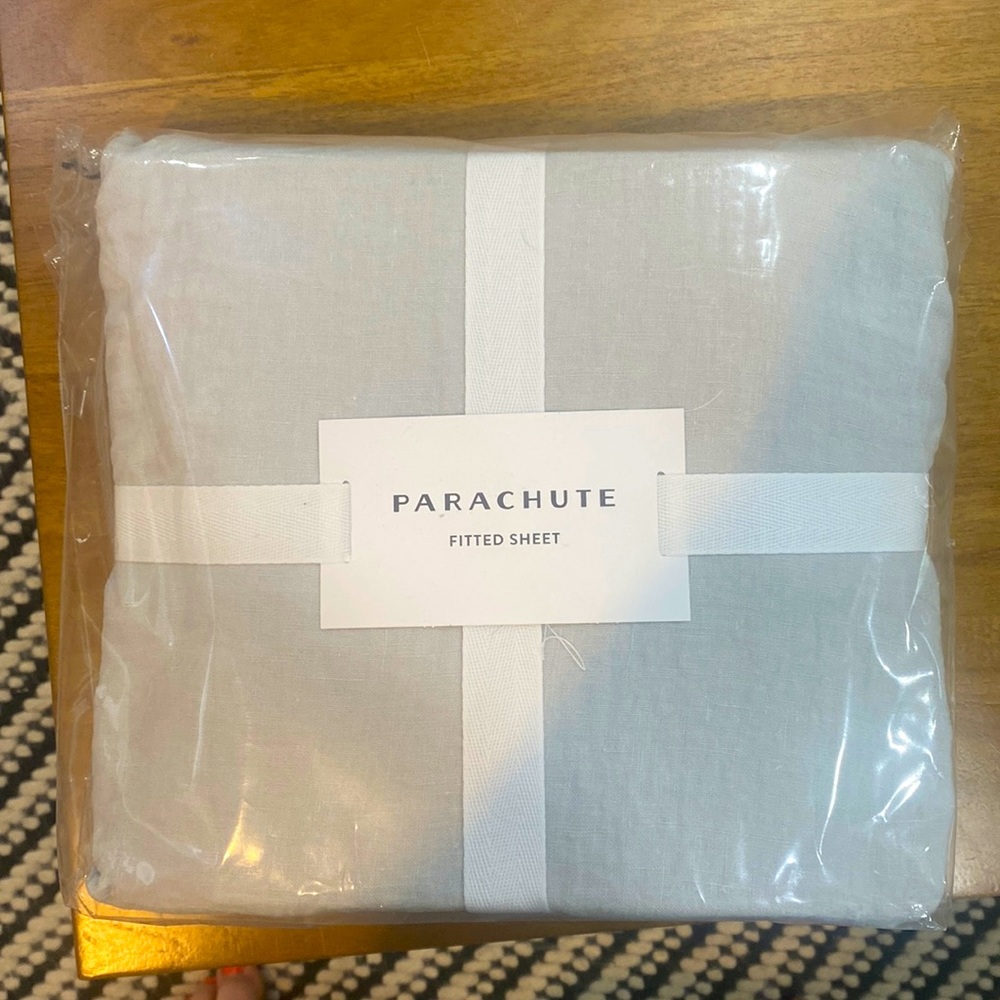 Brand new Parachute fitted sheet! Queen in the color fog.